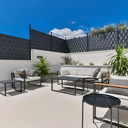 Olive - Five Bedroom With Terrace And Swimming Pool 别墅 特罗吉尔