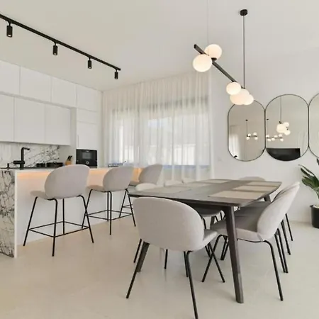 Olive - Five Bedroom With Terrace And Swimming Pool * 特罗吉尔
