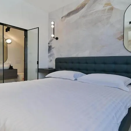 Olive - Five Bedroom With Terrace And Swimming Pool * 特罗吉尔