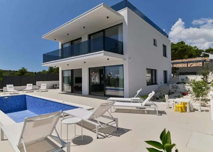 Olive - Five Bedroom With Terrace And Swimming Pool Вілла *