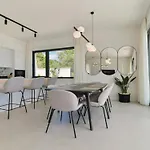 Olive - Five Bedroom With Terrace And Swimming Pool * Traù