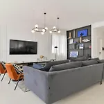 Olive - Five Bedroom With Terrace And Swimming Pool Vila