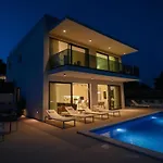 Villa Olive - Five Bedroom With Terrace And Swimming Pool