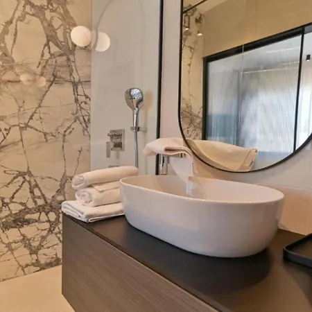Olive - Five Bedroom With Terrace And Swimming Pool تروغير