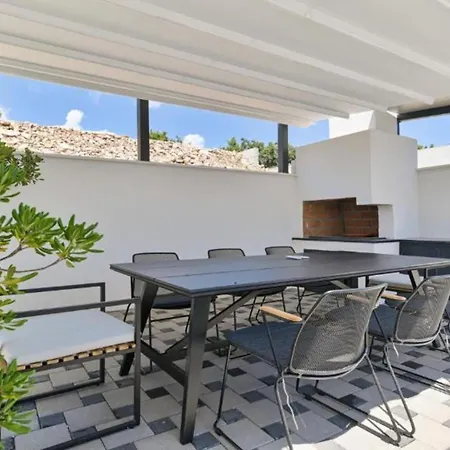 Olive - Five Bedroom With Terrace And Swimming Pool * تروغير
