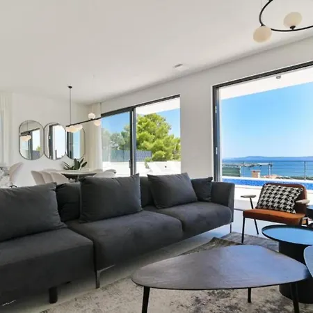 Olive - Five Bedroom With Terrace And Swimming Pool 别墅 *