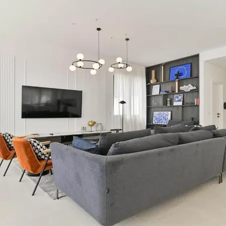 Olive - Five Bedroom With Terrace And Swimming Pool فيلة