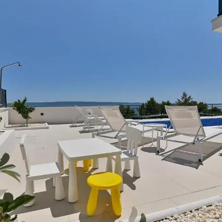 Olive - Five Bedroom With Terrace And Swimming Pool *