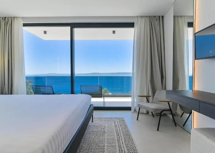 Olive - Five Bedroom With Terrace And Swimming Pool 特罗吉尔