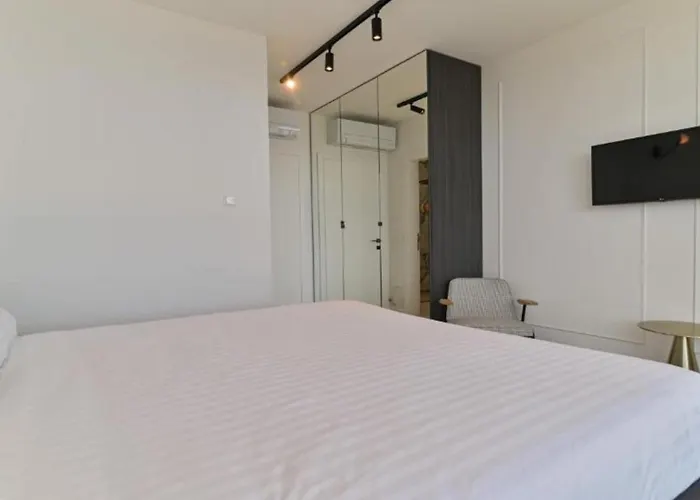 Olive - Five Bedroom With Terrace And Swimming Pool * 特罗吉尔