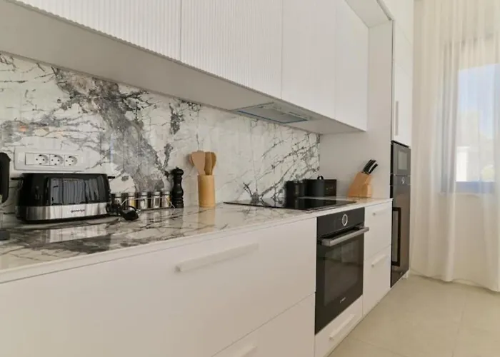 Olive - Five Bedroom With Terrace And Swimming Pool