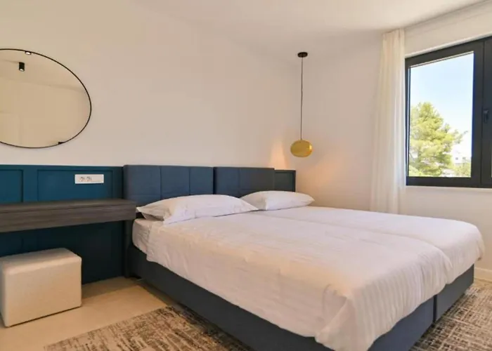 Olive - Five Bedroom With Terrace And Swimming Pool Willa