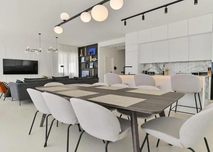 Olive - Five Bedroom With Terrace And Swimming Pool *