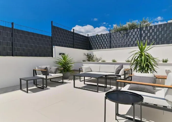 Olive - Five Bedroom With Terrace And Swimming Pool 别墅 特罗吉尔