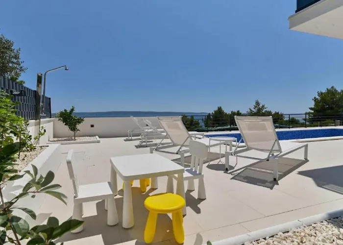 Olive - Five Bedroom With Terrace And Swimming Pool *