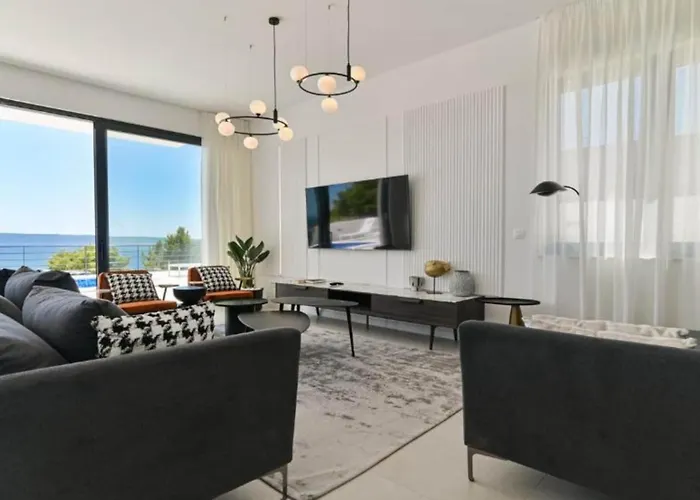 Olive - Five Bedroom With Terrace And Swimming Pool 特罗吉尔