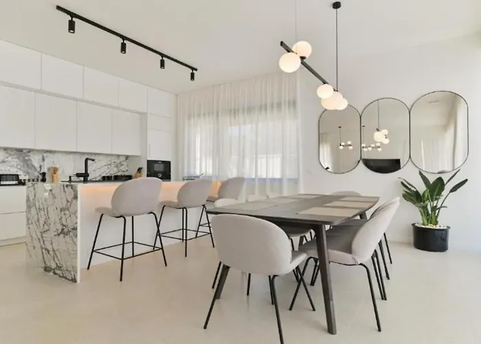 Olive - Five Bedroom With Terrace And Swimming Pool * 特罗吉尔