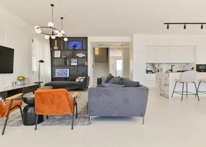 Olive - Five Bedroom With Terrace And Swimming Pool