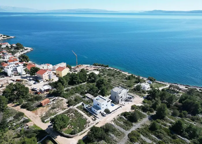 Olive - Five Bedroom With Terrace And Swimming Pool *