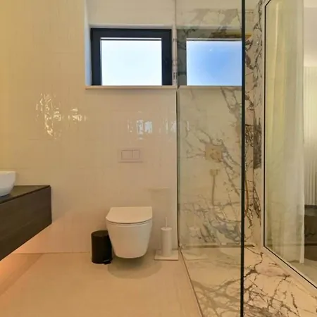 Olive - Five Bedroom With Terrace And Swimming Pool Trogir