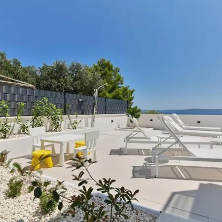 Olive - Five Bedroom With Terrace And Swimming Pool