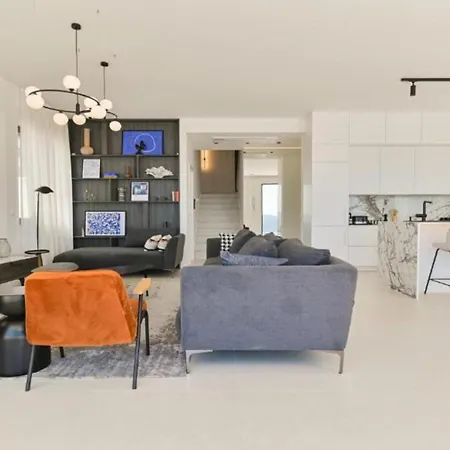 Olive - Five Bedroom With Terrace And Swimming Pool